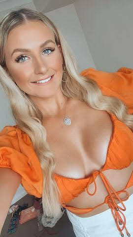Beach Blonde #613 Machine weft Hair Extension.